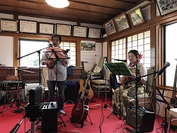 浦町敬老会での演奏